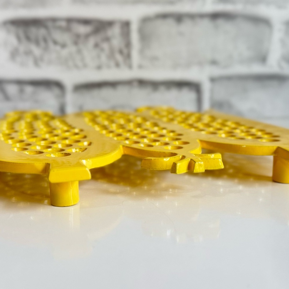 Crate&Barrel Yellow Corn-On-The-Cob Metal Trivet - Picture 7 of 8